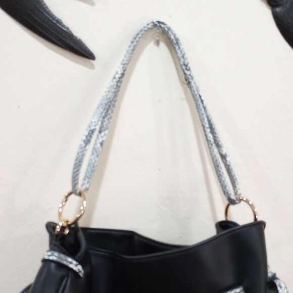 Badgley Mischka Vegan Black with Snake Trim Purse - No Cross Body Strap - Picture 6 of 16